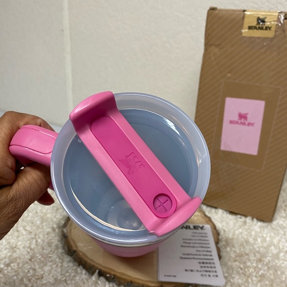 Stanley Pink Hello Kitty Quencher Tumbler - Picture 3 of 10